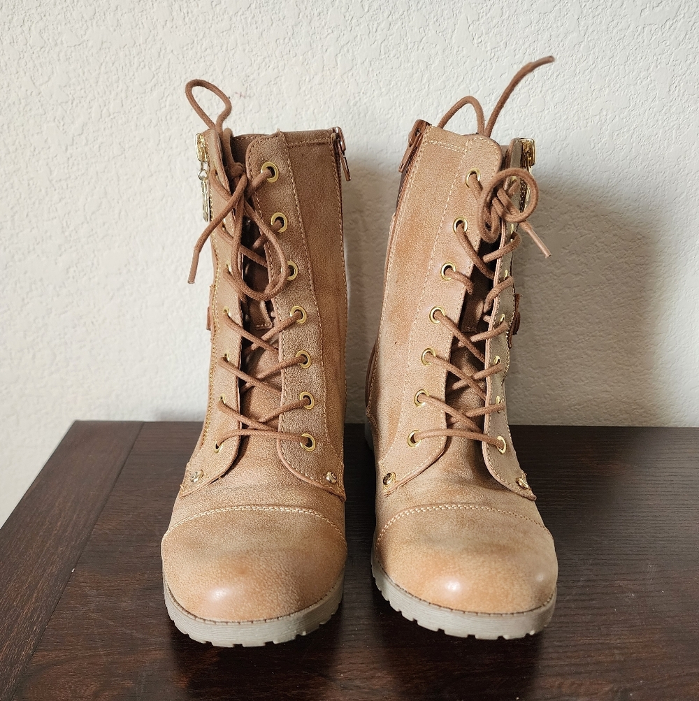 Y2K - G By Guess - Rustic Tan Lace-Up Combat Boots - Size: 7.5
